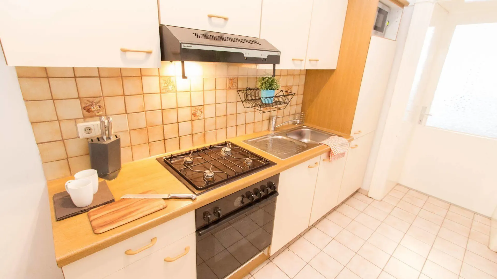 **  Checkvienna - Siebenbrunnengasse Hotel Austria