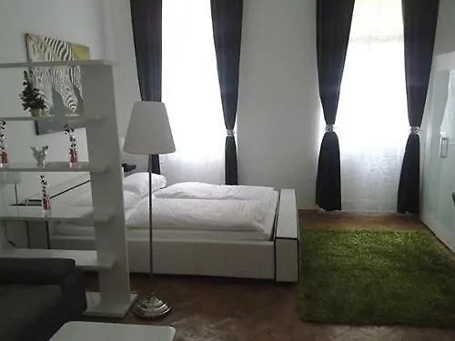 Checkvienna - Siebenbrunnengasse Hotel 2*, Vienna Austria
